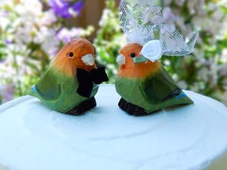 Selsela Hand-Carved Lovebird Wedding Cake Topper - Wooden Bride & Groom Figurines, Bride Groom Engagement Anniversary, Personalized Rustic Love Bird Statue for Engagements, Anniversaries & Weddings